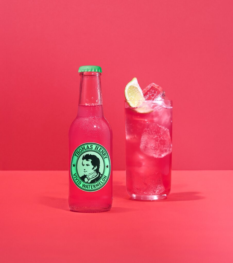Thomas Henry Vivid Watermelon mit Drink Watermelon Man garniert mit einer Limette und der 0,2l Glasflasche
