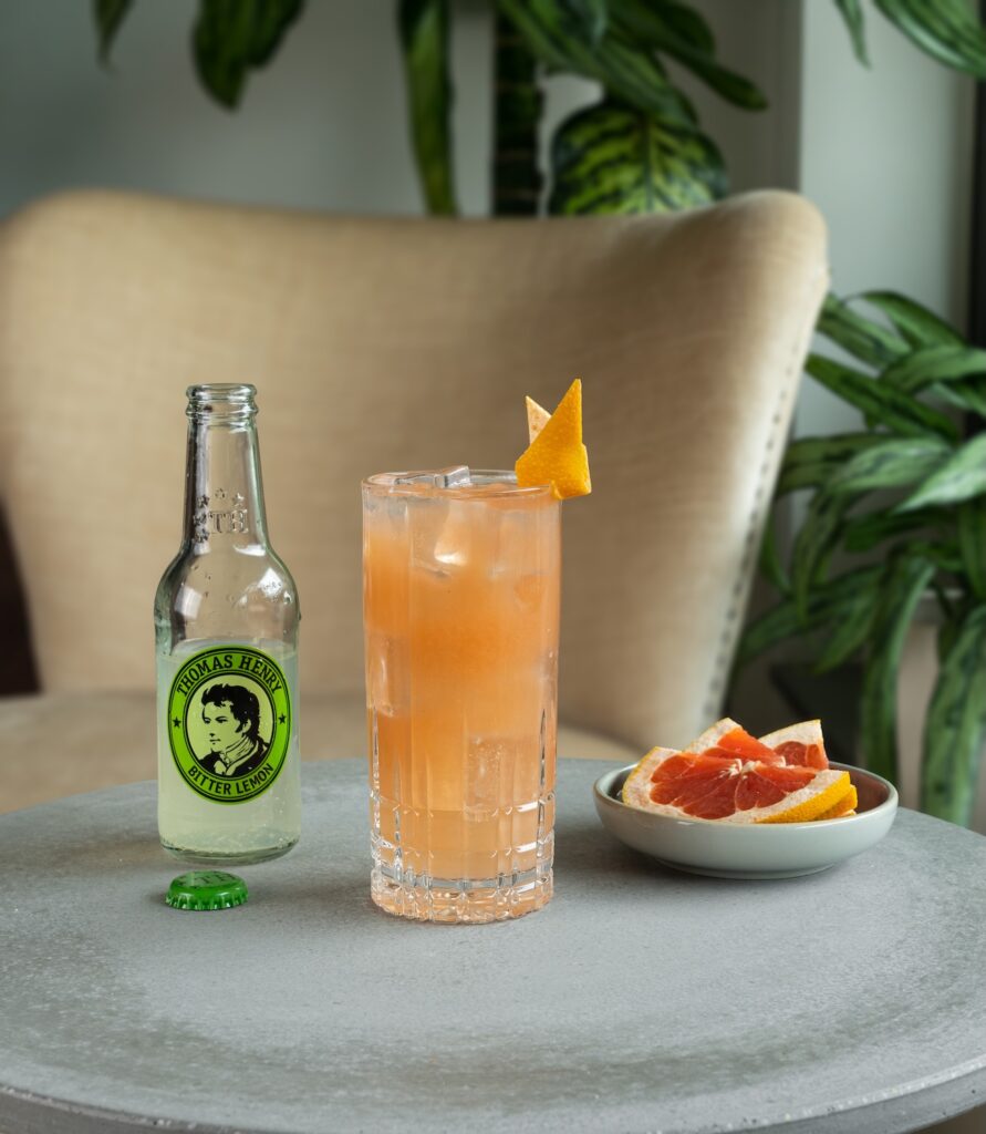 Cancun Cooler im Highballglas. Drinkbild mit Thomas Henry Bitter Lemon